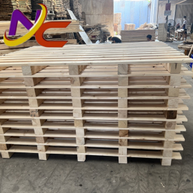 Pallet gỗ nâng 2 hướng giá rẻ tân uyên