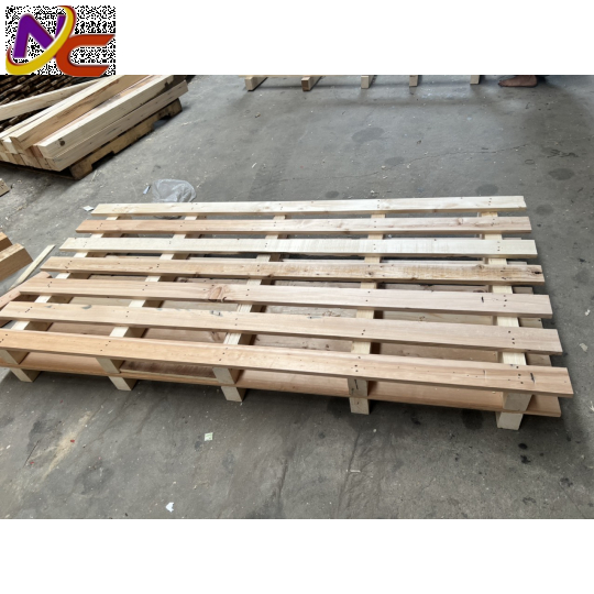 Pallet nâng 2 hướng lớn